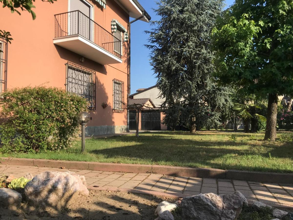 Villa Oleandri Карманьола Екстериор снимка