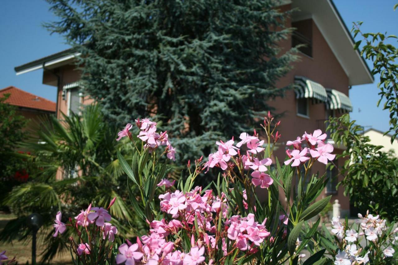 Villa Oleandri Карманьола Екстериор снимка